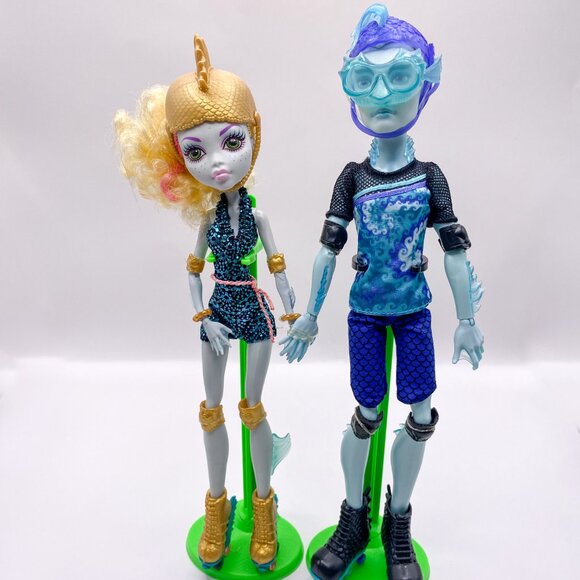 Monster High Wheel Love 2-Pack – Lagoona Blue & Gill Webber – Complete w/ Stands - Picture 2 of 6